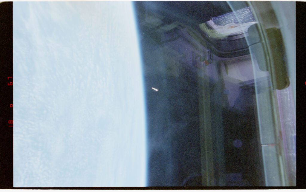 O Impacto do Quarto Lote: Análise Exaustiva da Desclassificação dos Arquivos UAP pelo Governo dos Estados Unidos 5 NASA UAP D030 STS 80 Unidentified Object Image1 1996