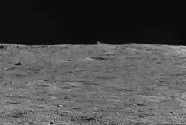 monolito na lua