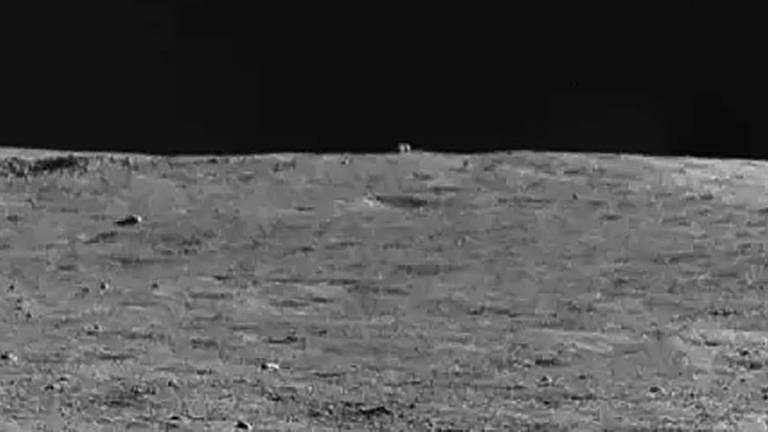 As Teorias de Extraterrestres na Lua, Infraestruturas Ocultas e Anomalias Históricas 1 monolito na lua